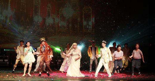 2014英語話劇跨縣市公演 601班演出的「愛麗絲夢遊仙境」